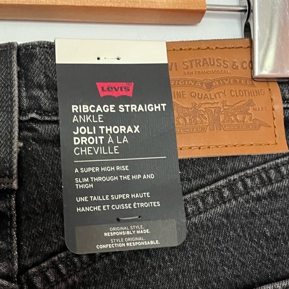 NWT Levis Ribcage Ankle Jeans Black - Picture 7 of 9